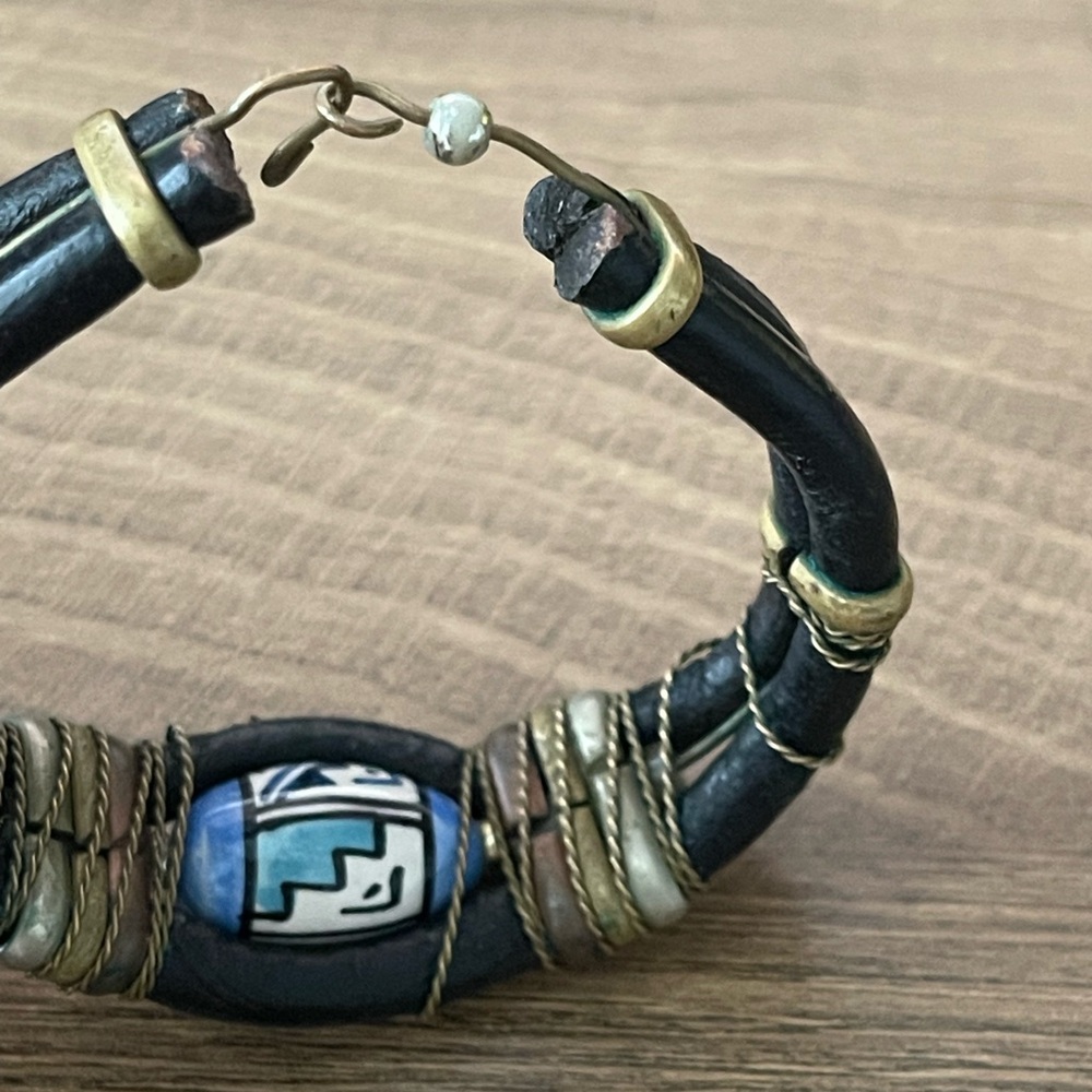 Vintage Artisan Boho Bracelet Blue White Ceramic Bead Brass Wire Leather Cuff - Picture 3 of 5